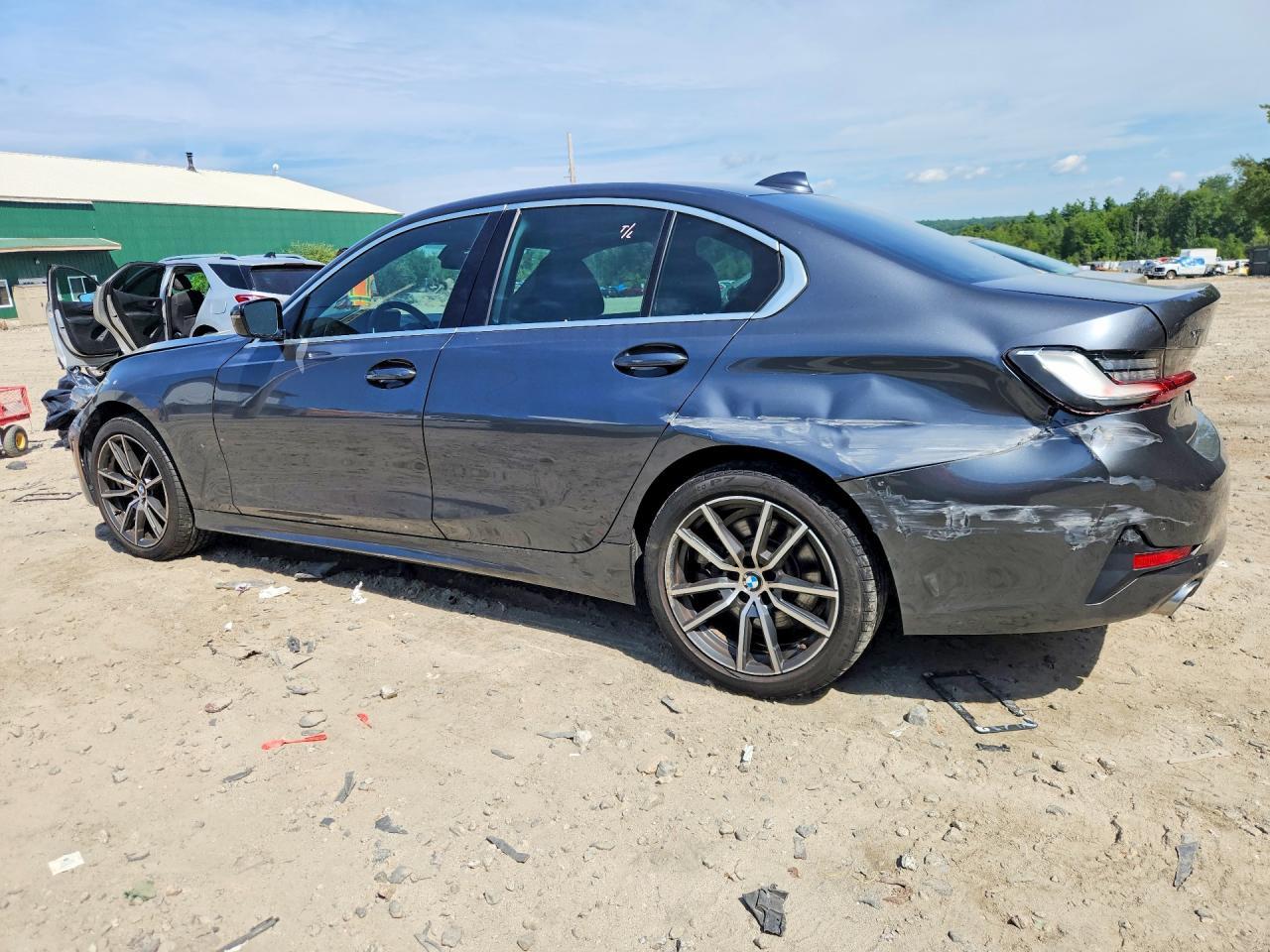 2020 BMW 330Xi - Фото 2