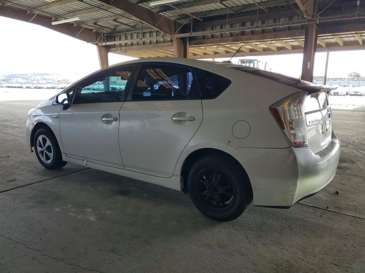 2011 Toyota Prius Three - Фото 2