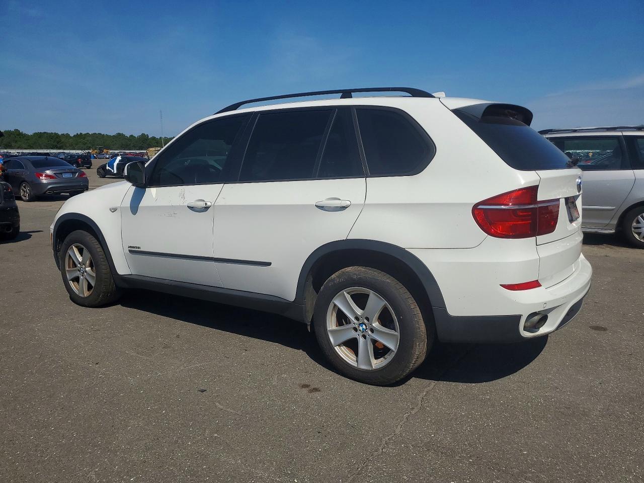 2012 BMW X5 xDrive35I - Фото 2
