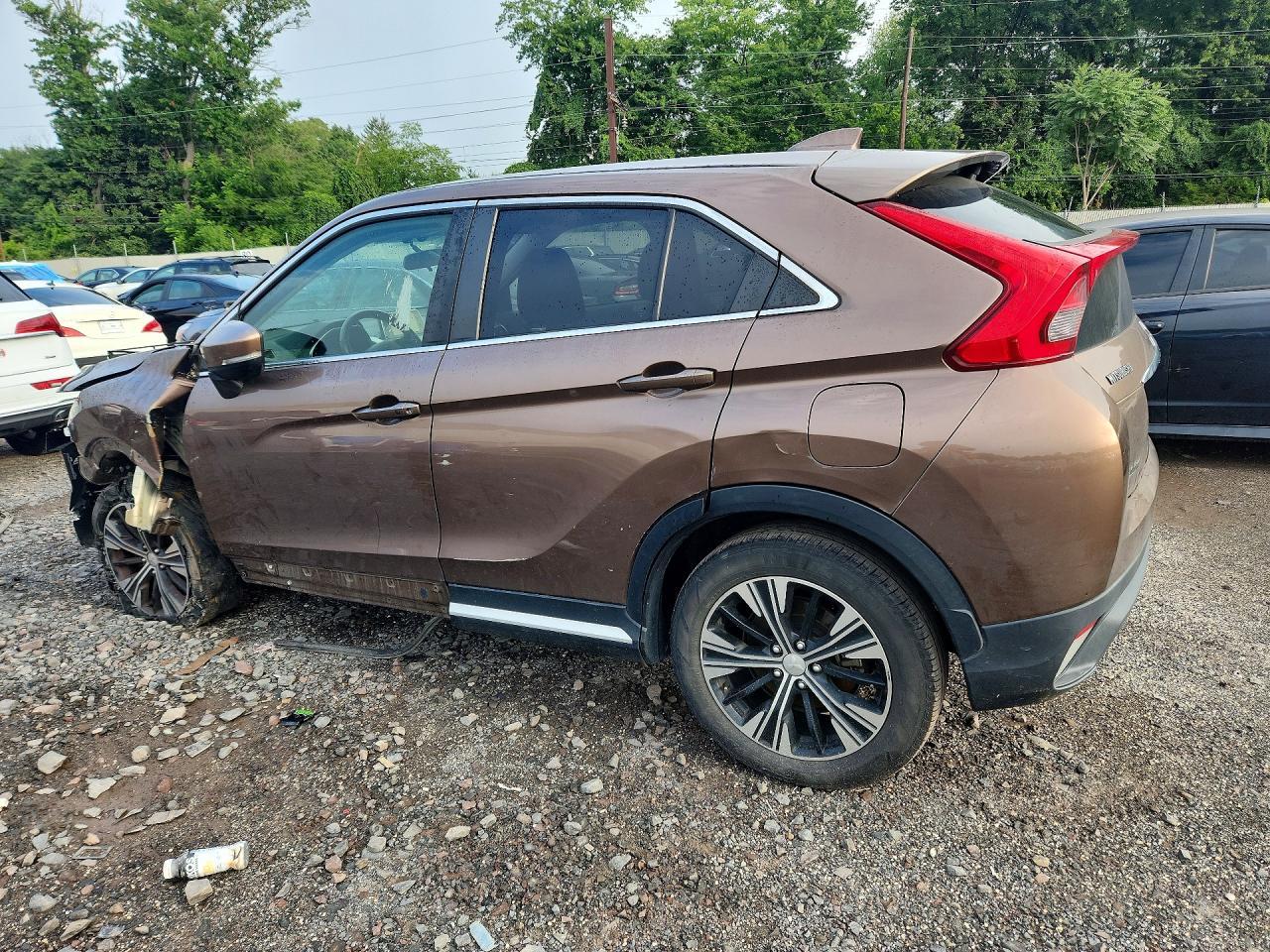 2019 Mitsubishi Eclipse Cross Se - Image 2