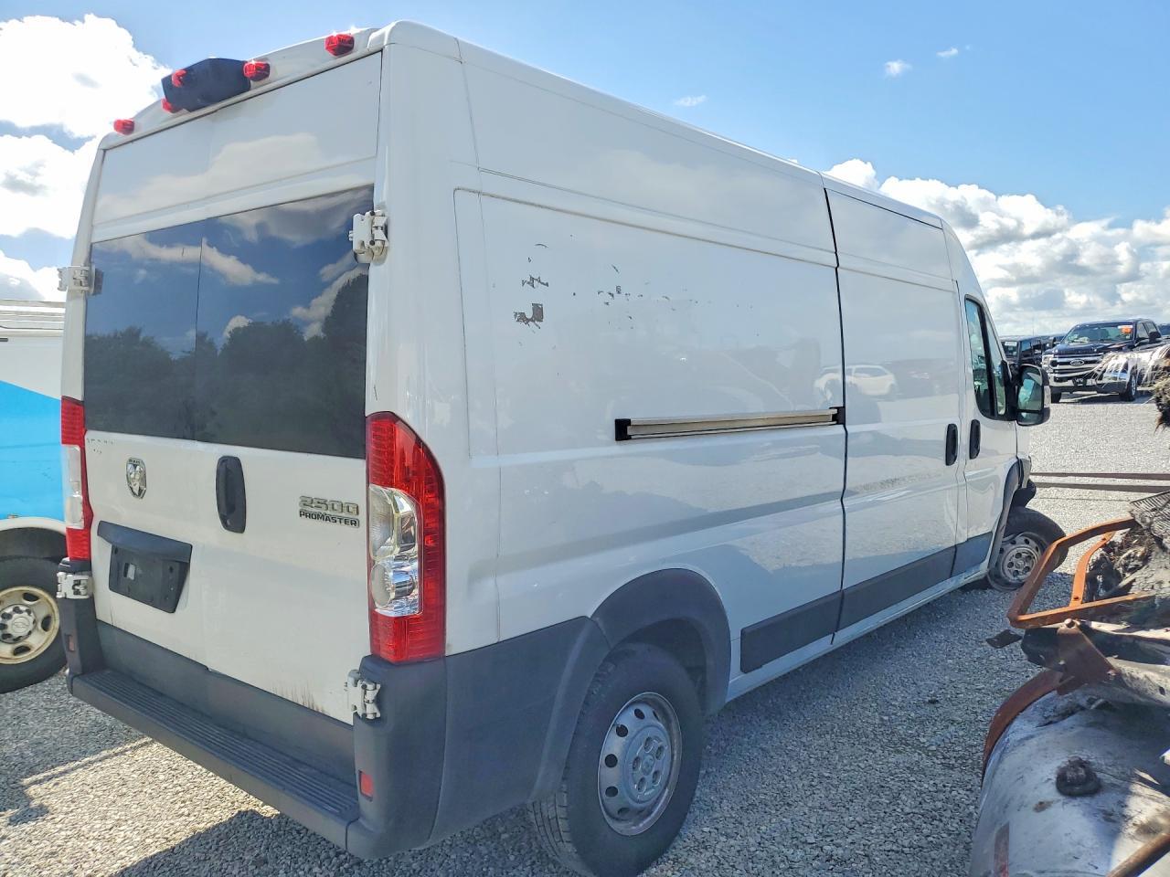 2023 Ram Promaster 2500 Delivery Van - Фото 3
