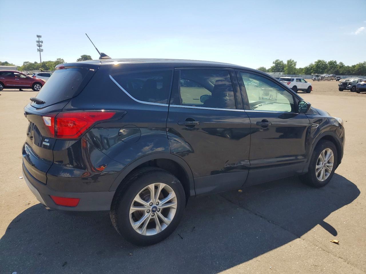 2019 Ford Escape Se - Фото 3