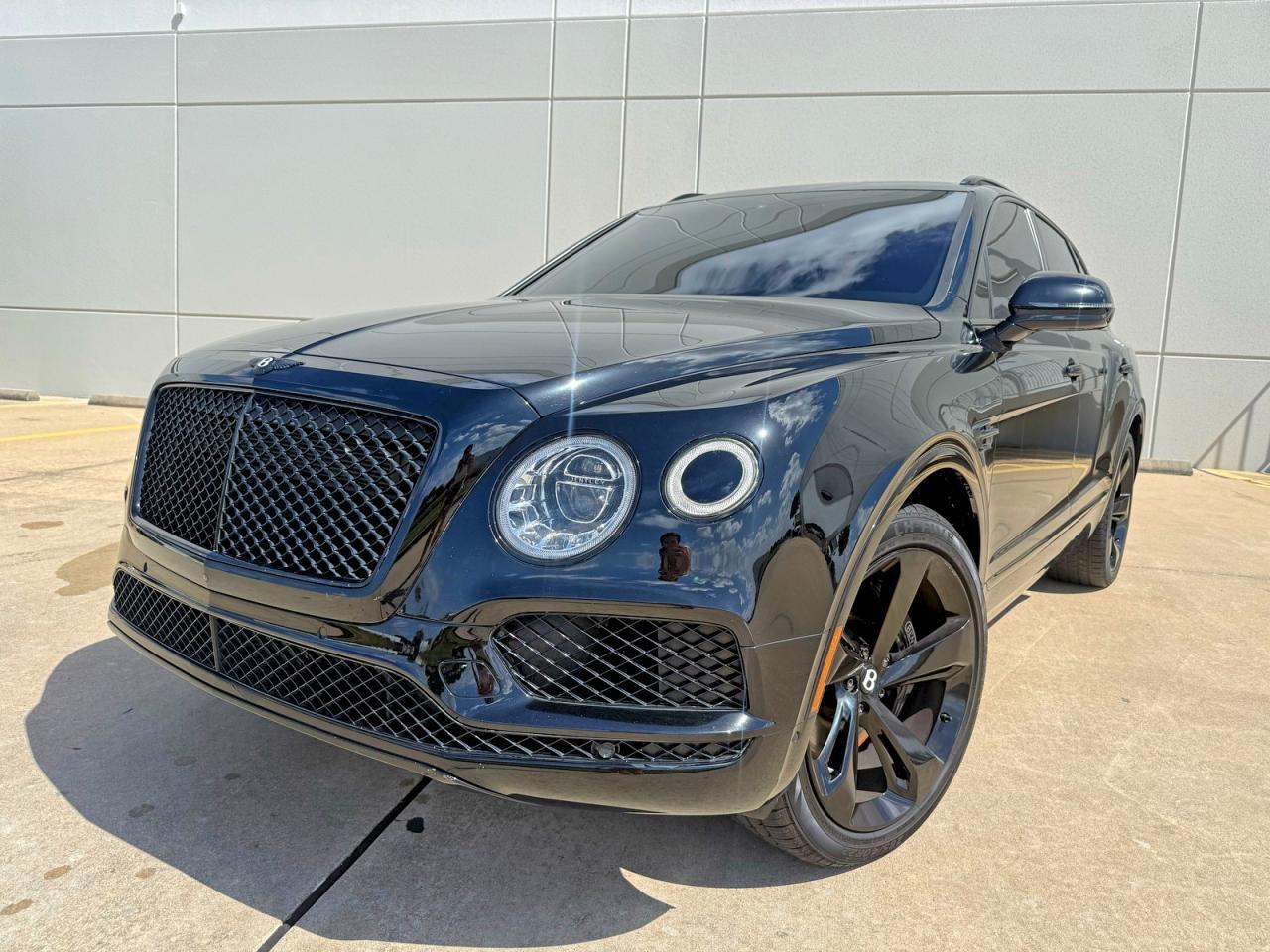 2017 Bentley Bentayga - Фото 2
