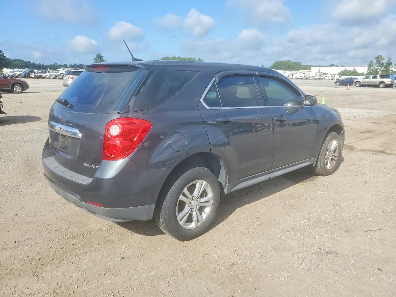 2014 Chevrolet Equinox Ls - Image 3
