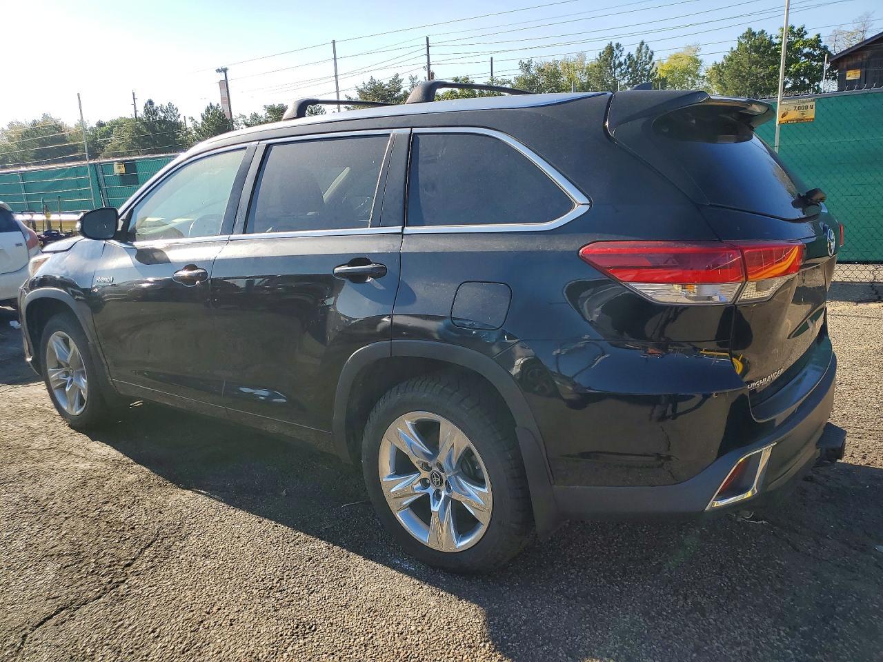 2017 Toyota Highlander Hybrid Limited - Image 2