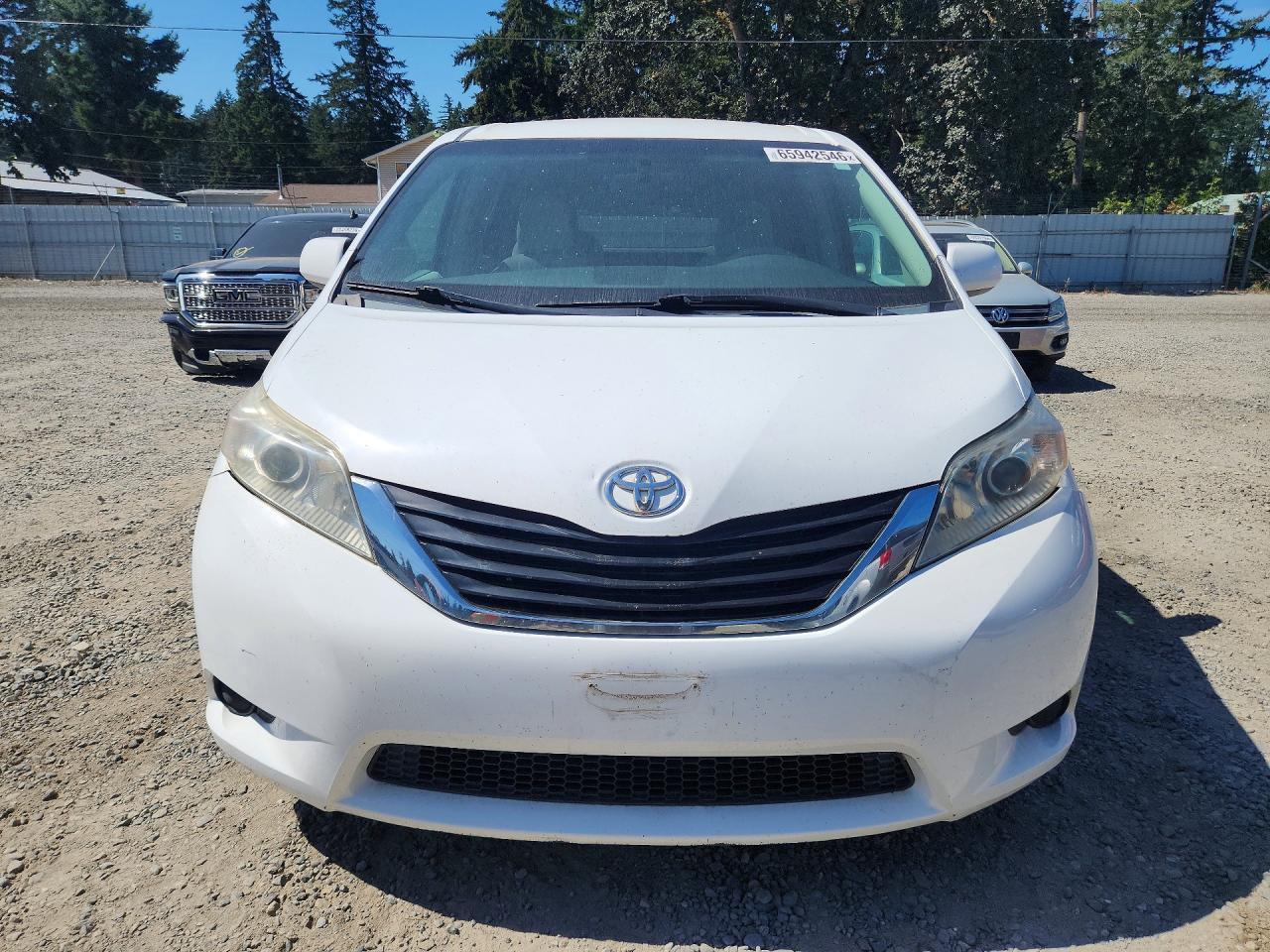 2011 Toyota Sienna Le - Фото 5
