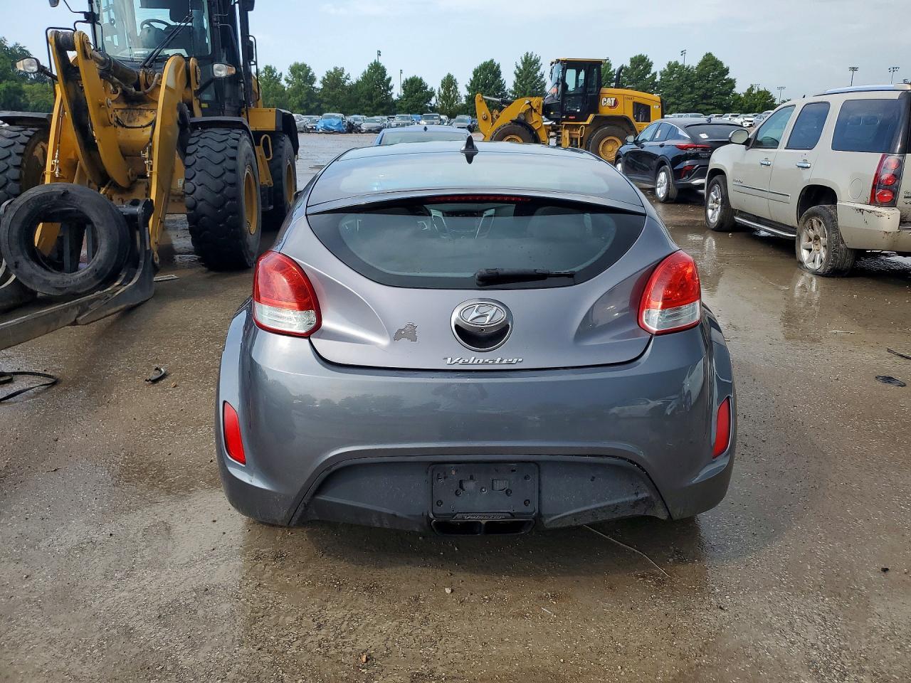2014 Hyundai Veloster Base - Фото 6