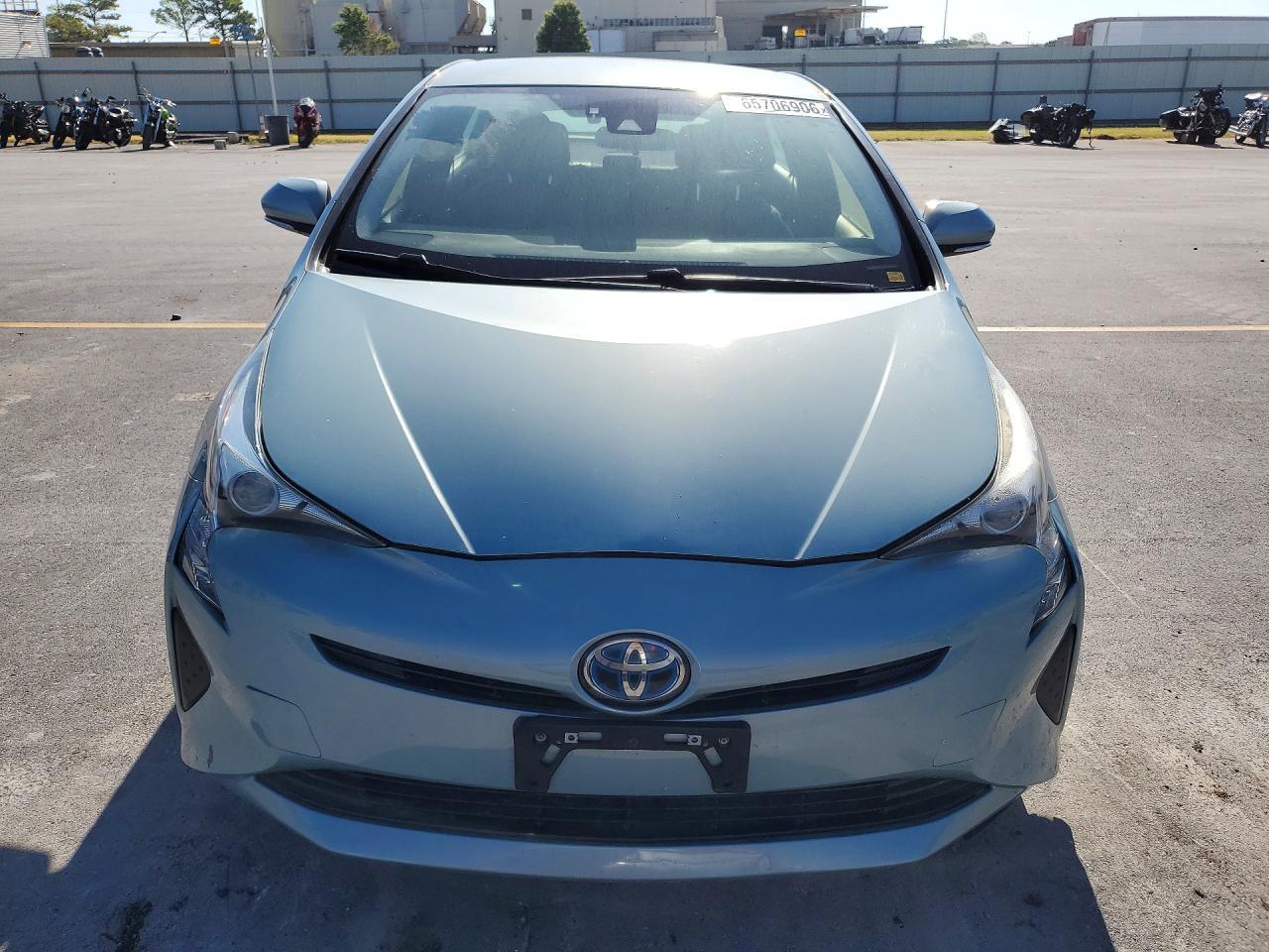 2017 Toyota Prius Two - Image 5