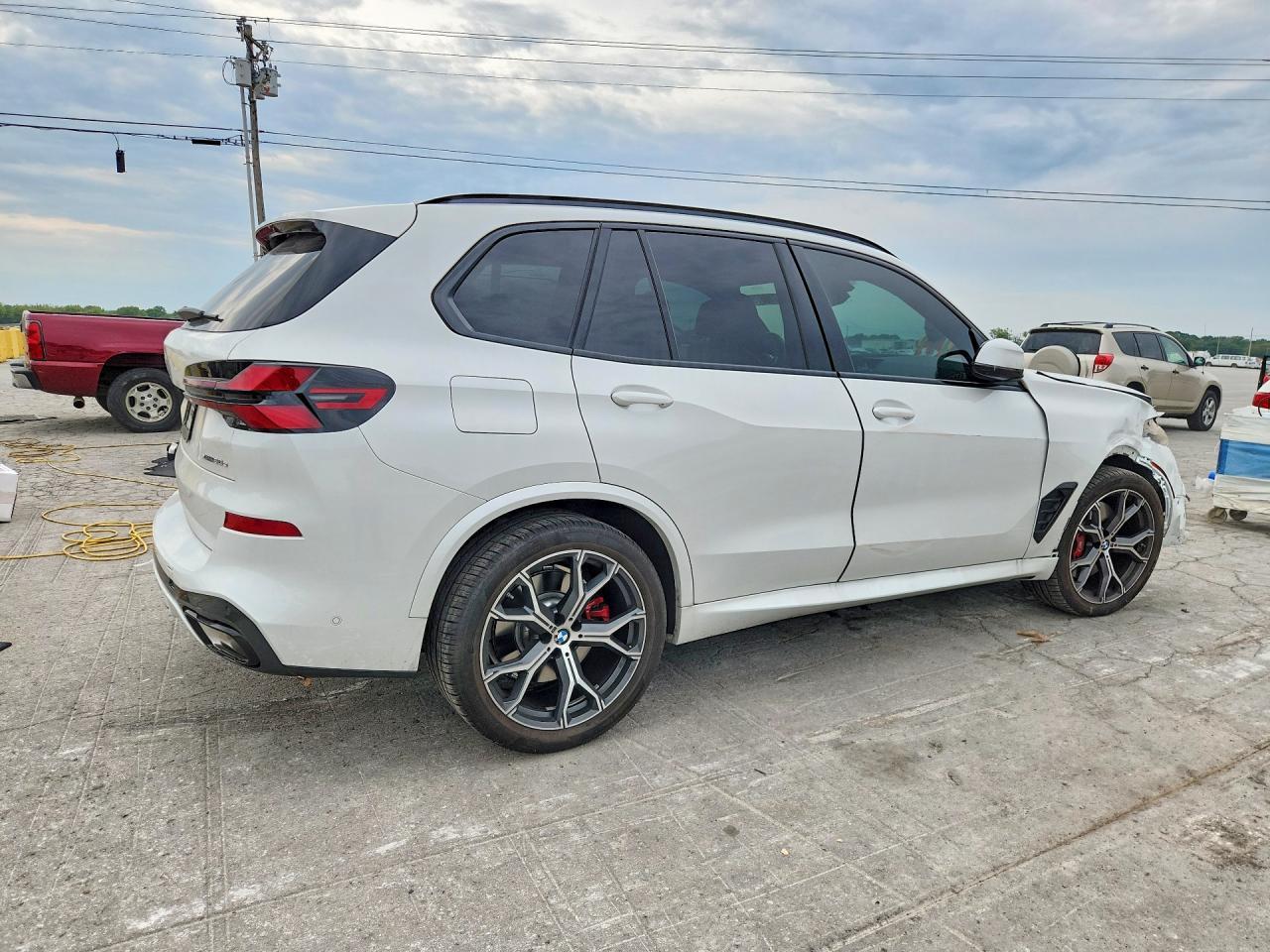 2026 BMW X5 xDrive50E - Фото 3