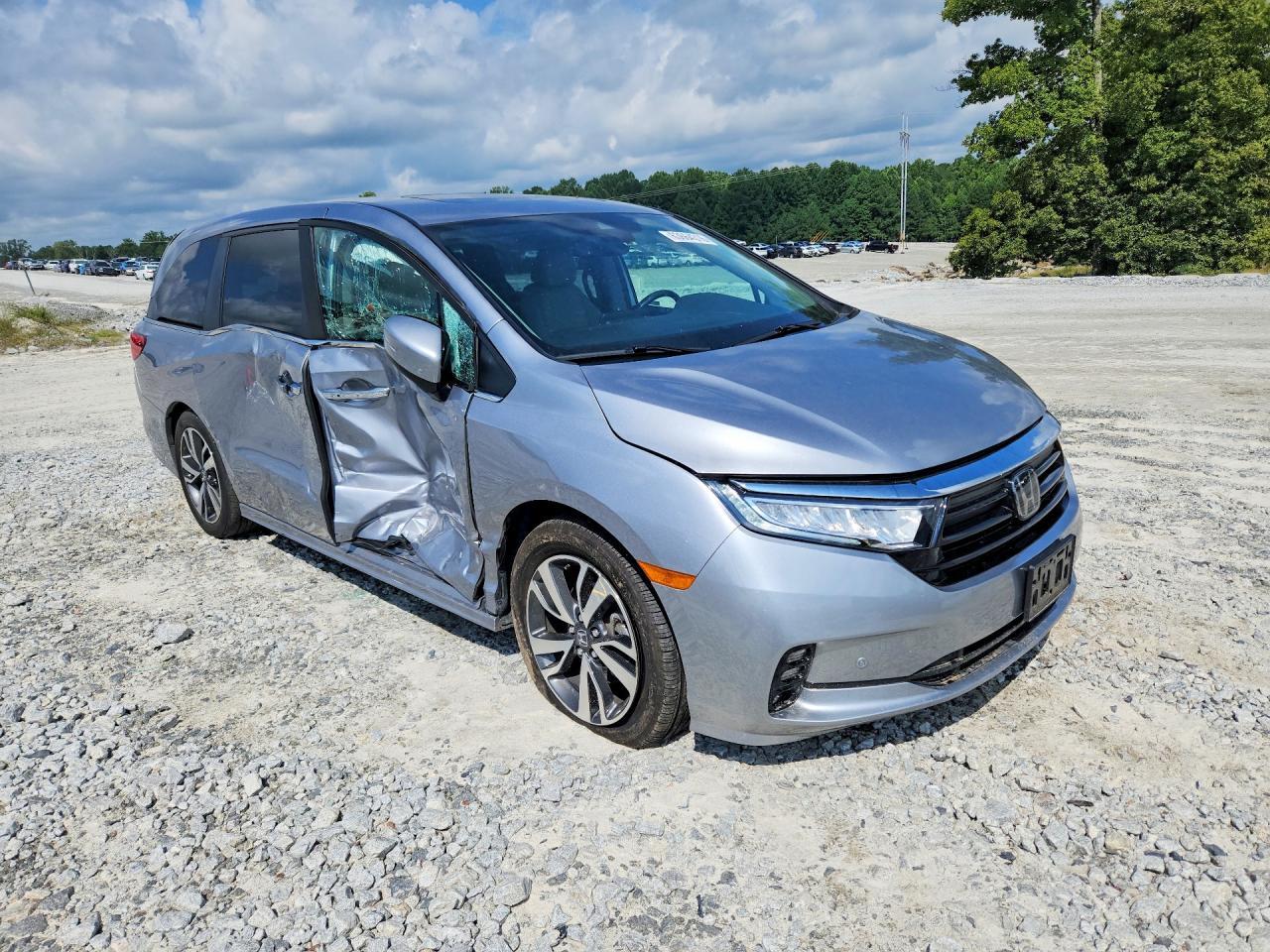 2023 Honda Odyssey Touring - Image 4