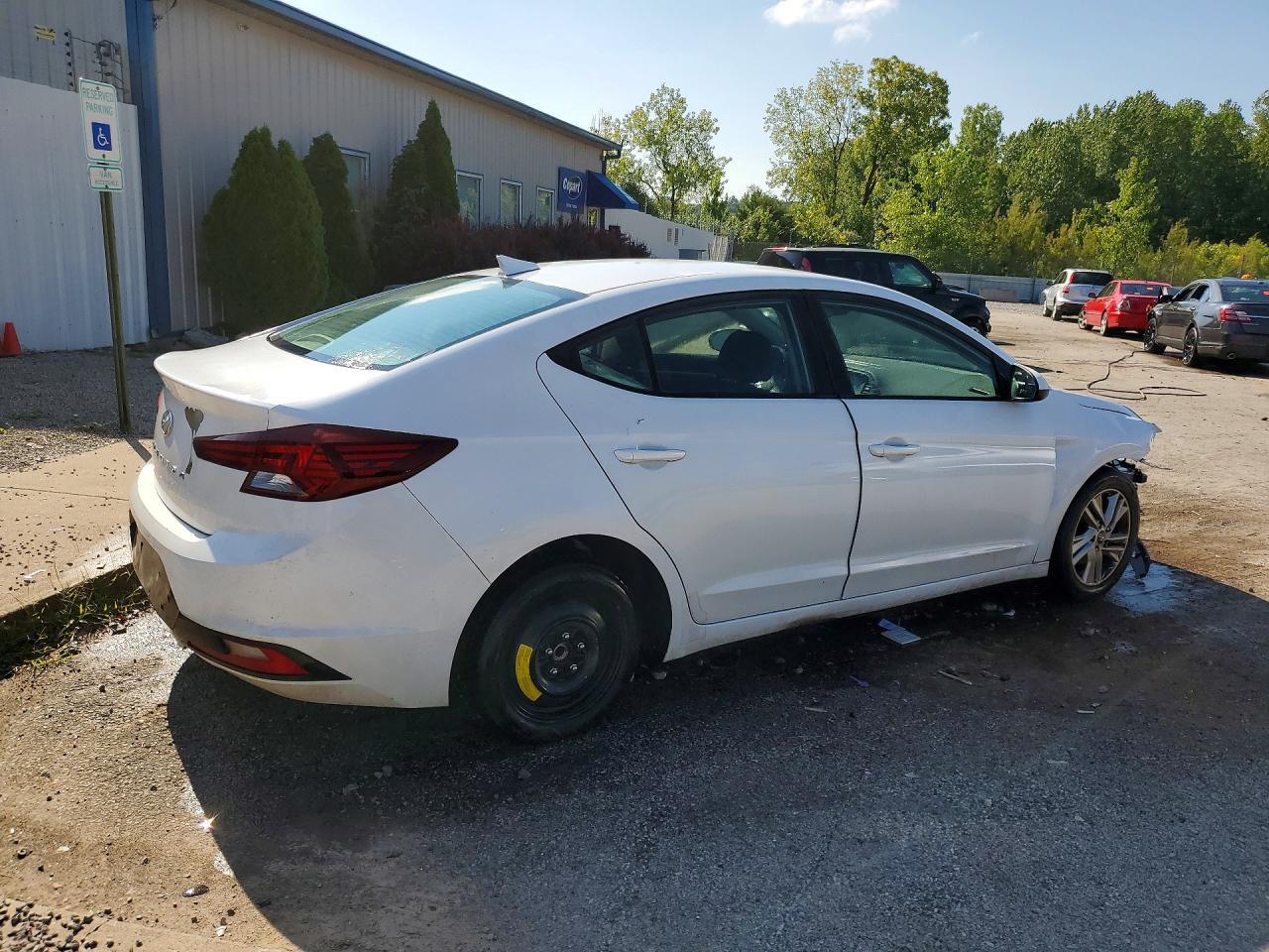 2019 Hyundai Elantra Sel - Image 3