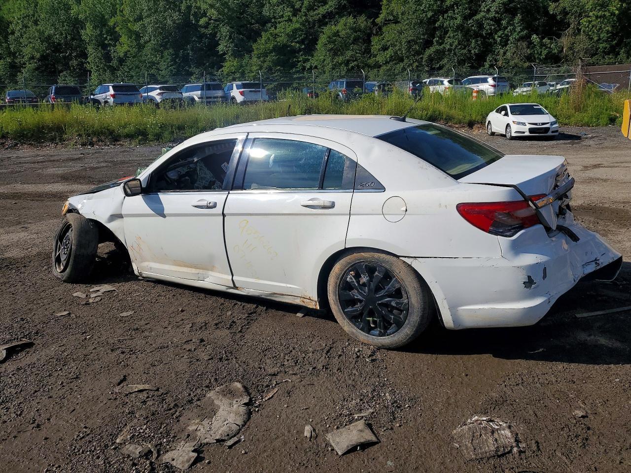 2014 Chrysler 200 Lx - Фото 2