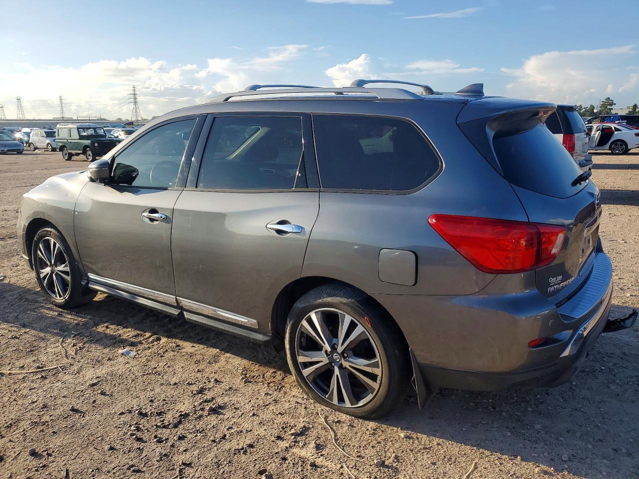 2020 Nissan Pathfinder Platinum - Фото 2