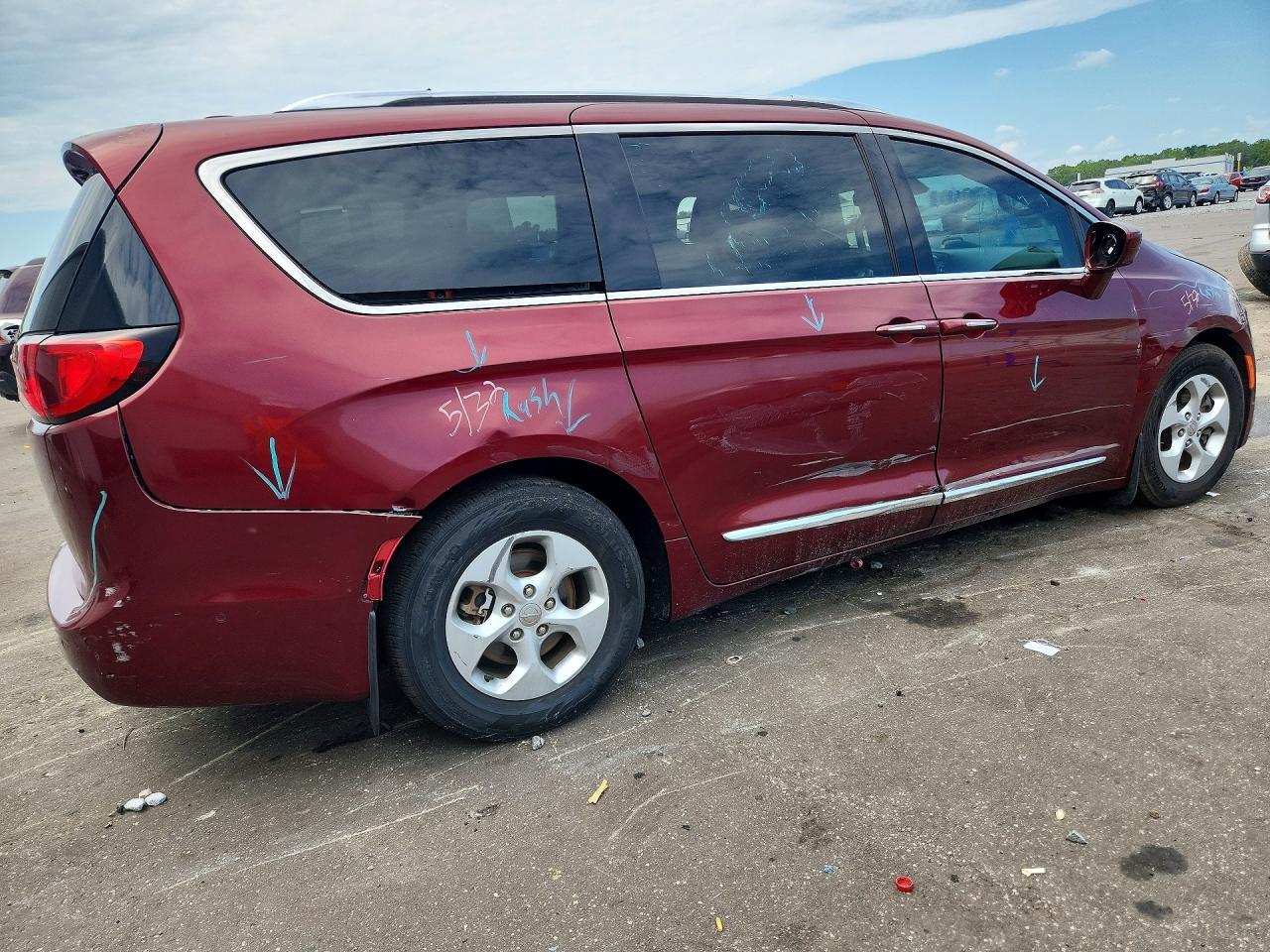 2017 Chrysler Pacifica Touring L Plus - Фото 3