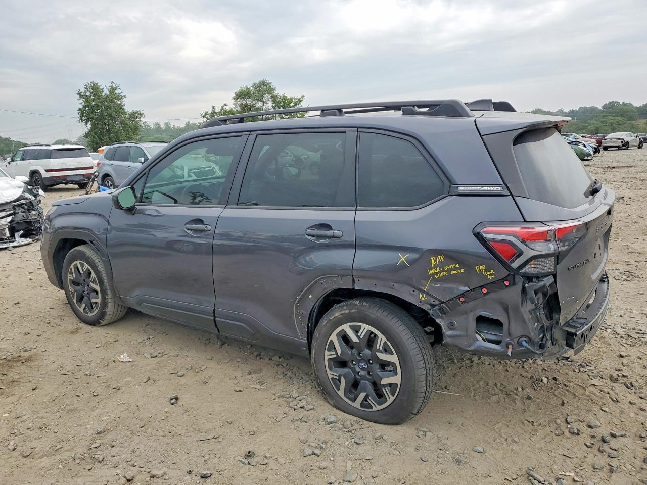 2025 Subaru Forester Premium - Фото 2