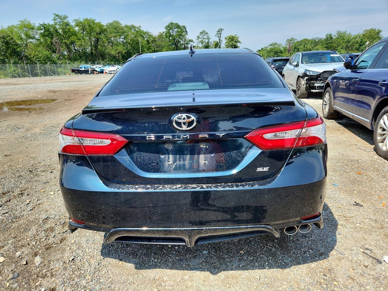 2020 Toyota Camry Se - Фото 6
