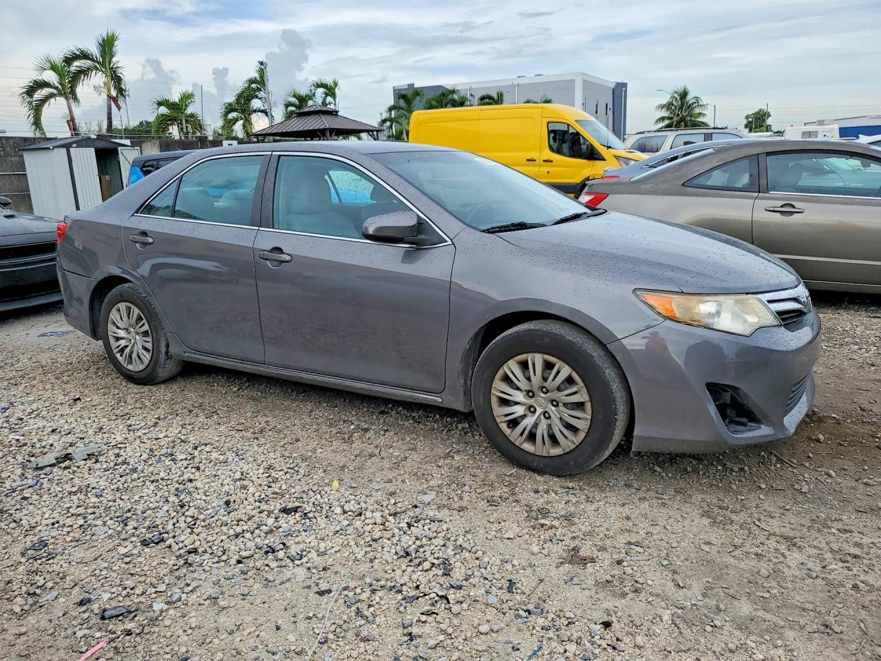 2012 Toyota Camry Le - Image 4