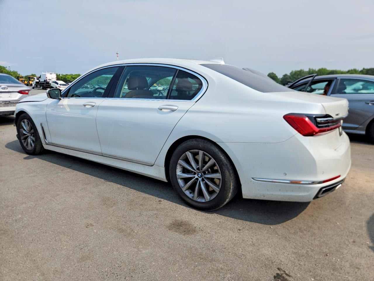 2021 BMW 750 Xi - Фото 2