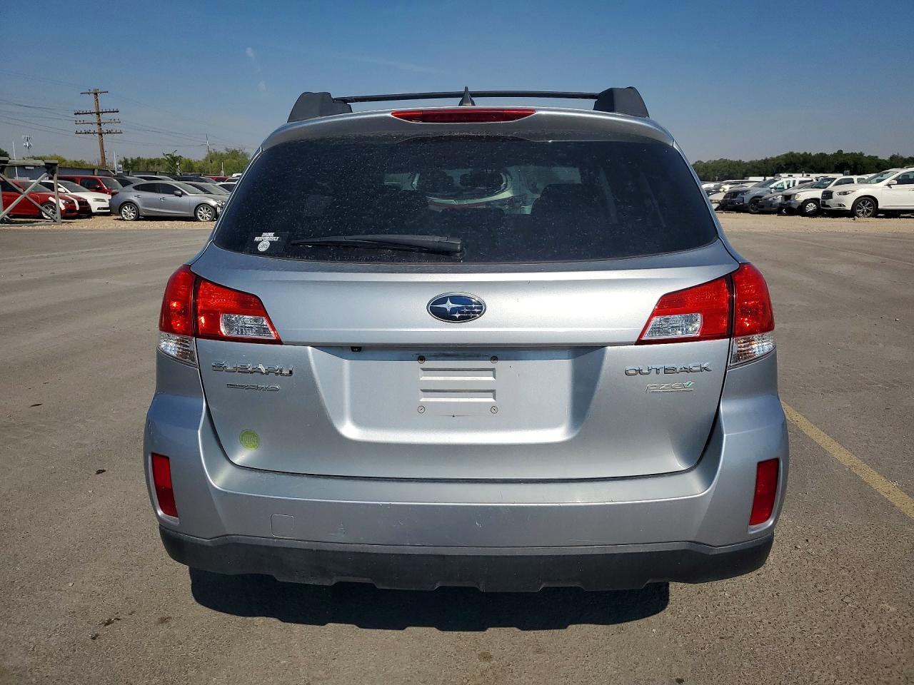 2012 Subaru Outback 2.5I Limited - Image 6