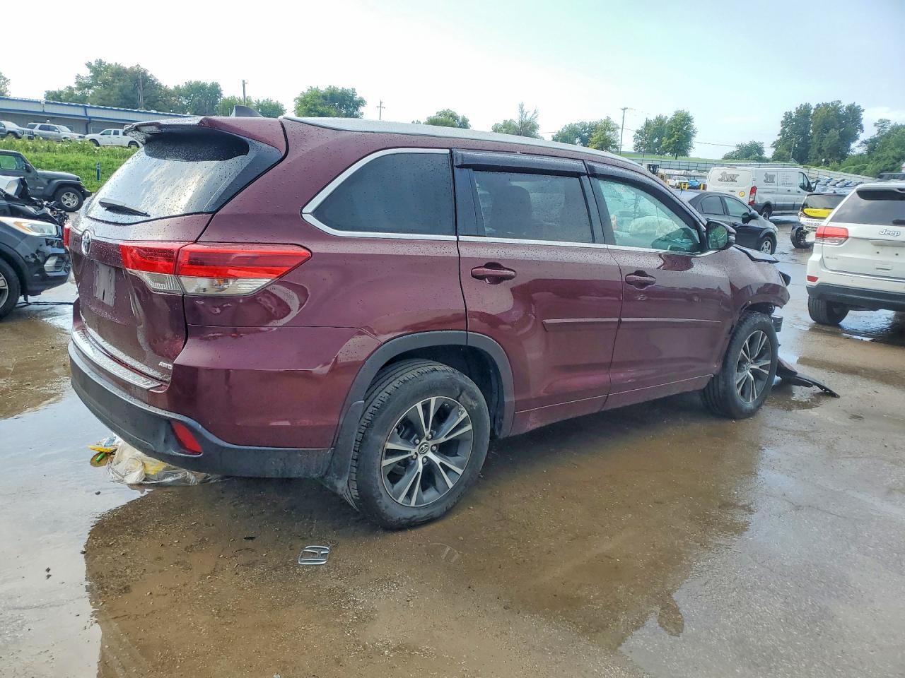 2018 Toyota Highlander Le - Image 3