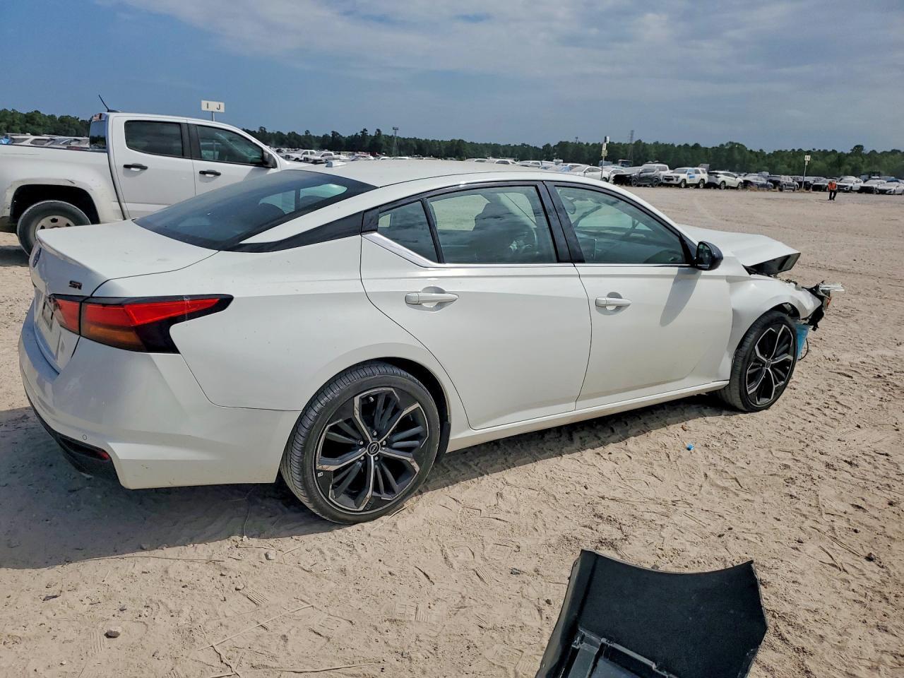 2024 Nissan Altima Sr - Фото 3