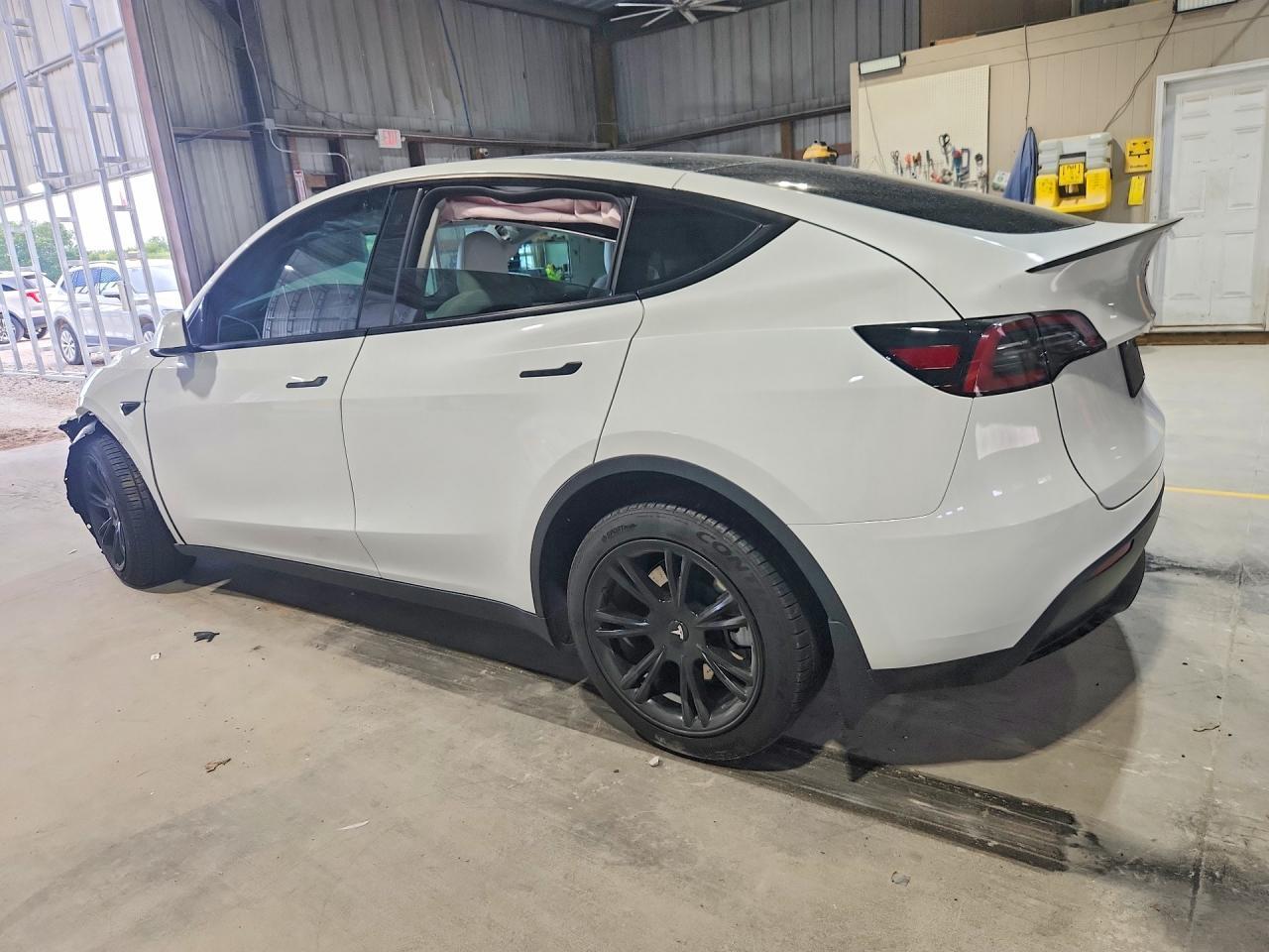 2023 Tesla Model Y - Фото 2