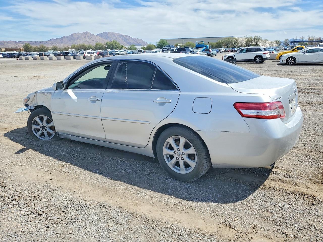 2011 Toyota Camry Se - Image 2