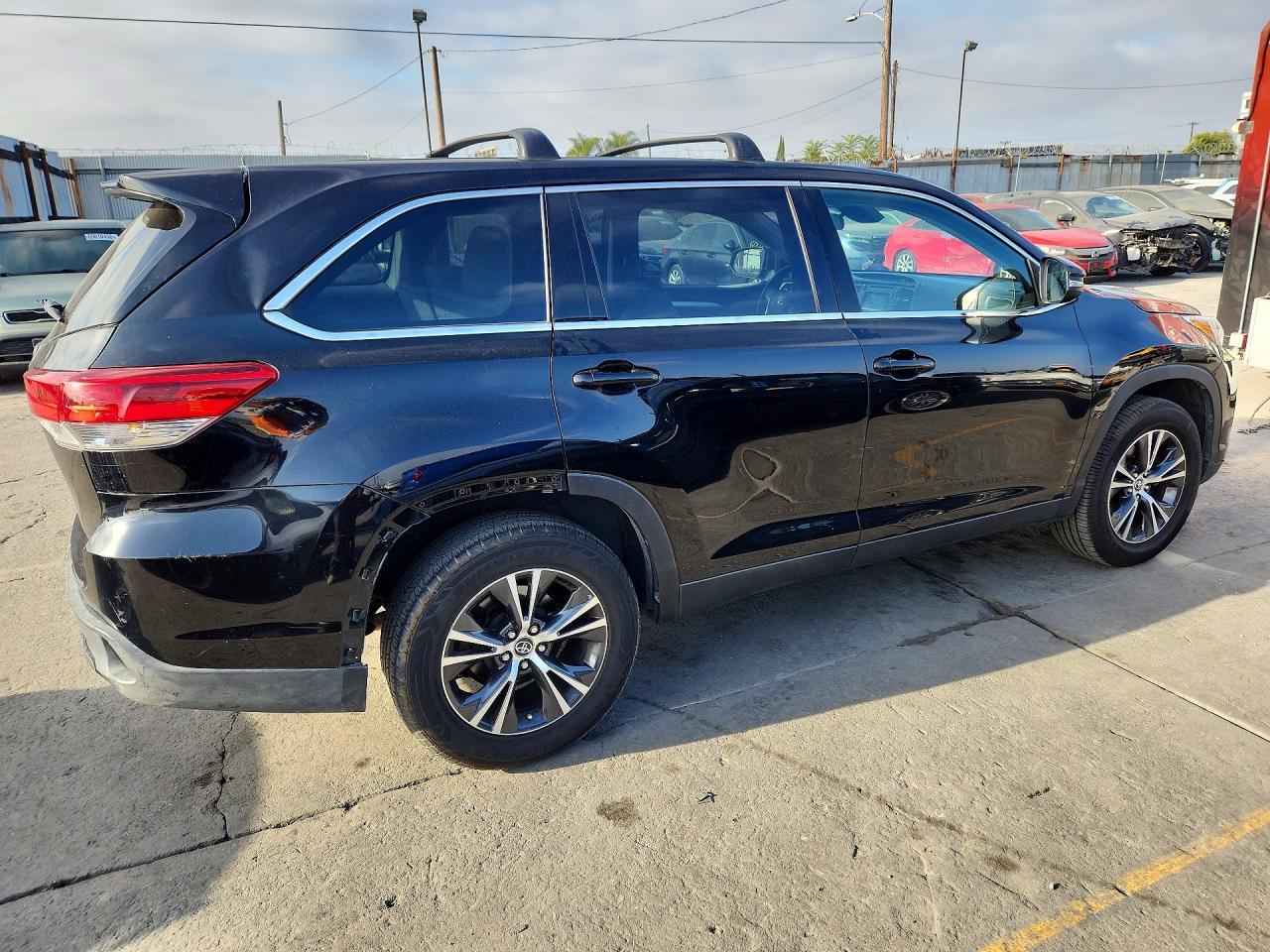 2019 Toyota Highlander Le - Фото 3