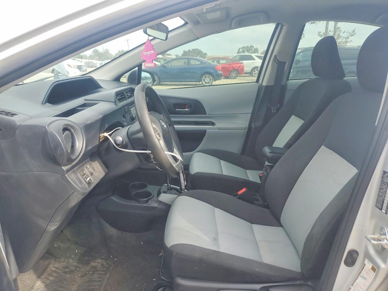 2014 Toyota Prius C Three - Фото 7