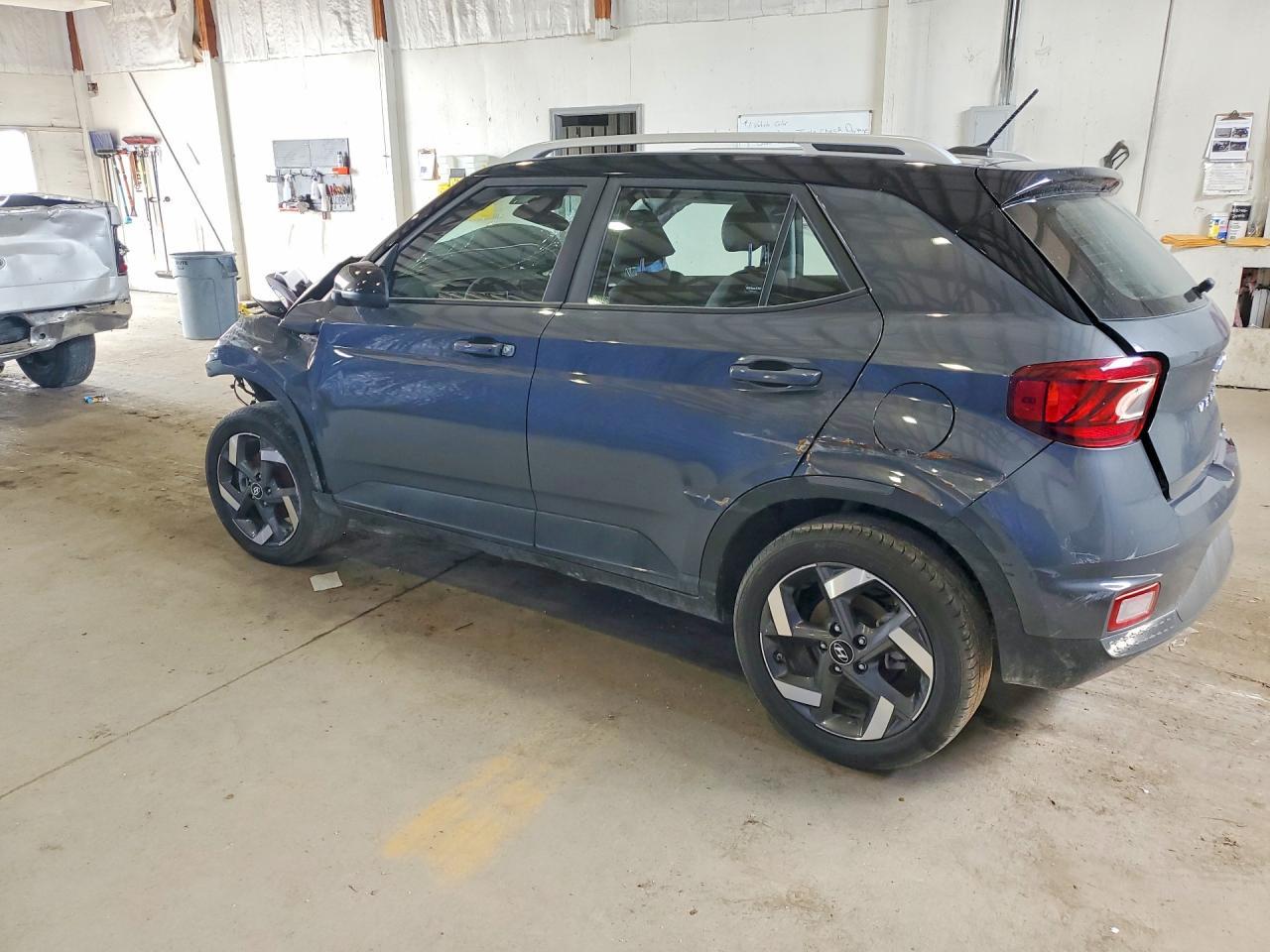 2025 Hyundai Venue Limited - Фото 2