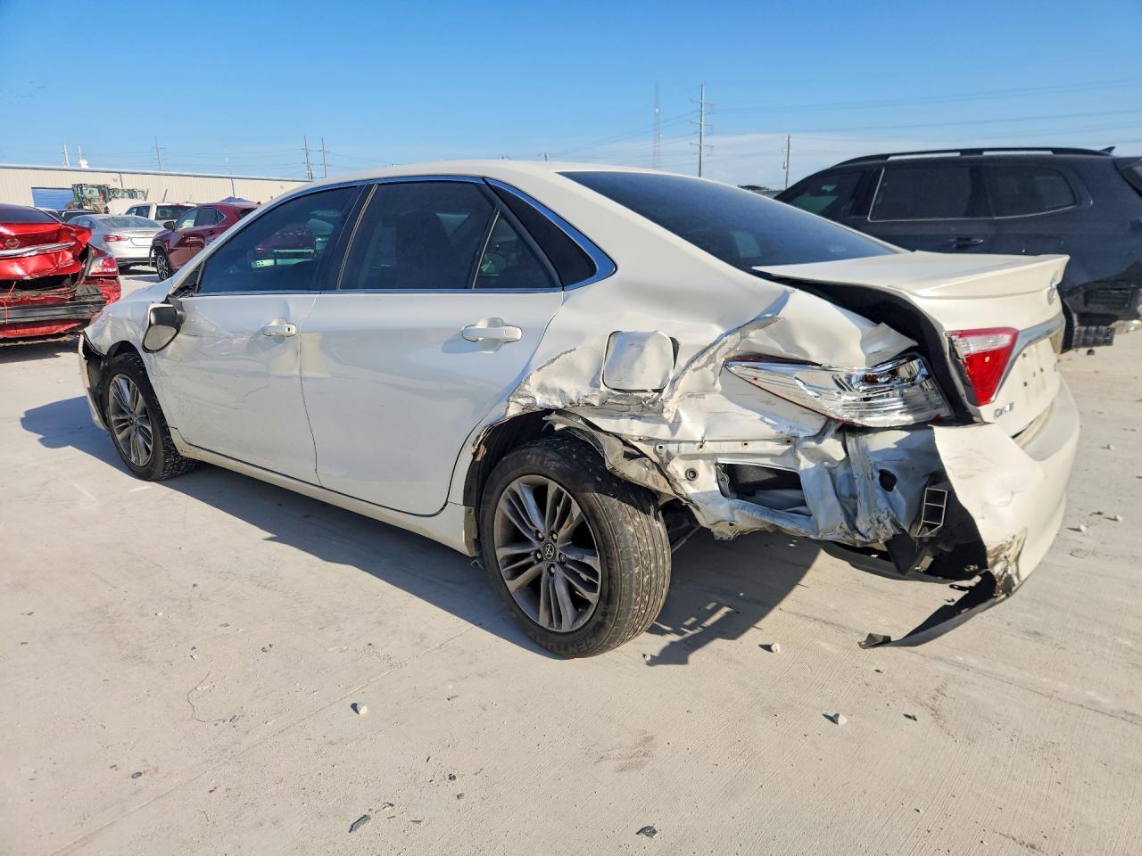 2017 Toyota Camry Se - Фото 2