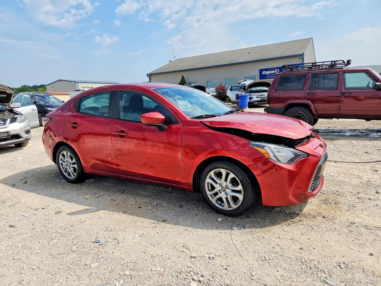 2017 Toyota Yaris Ia Base - Фото 4