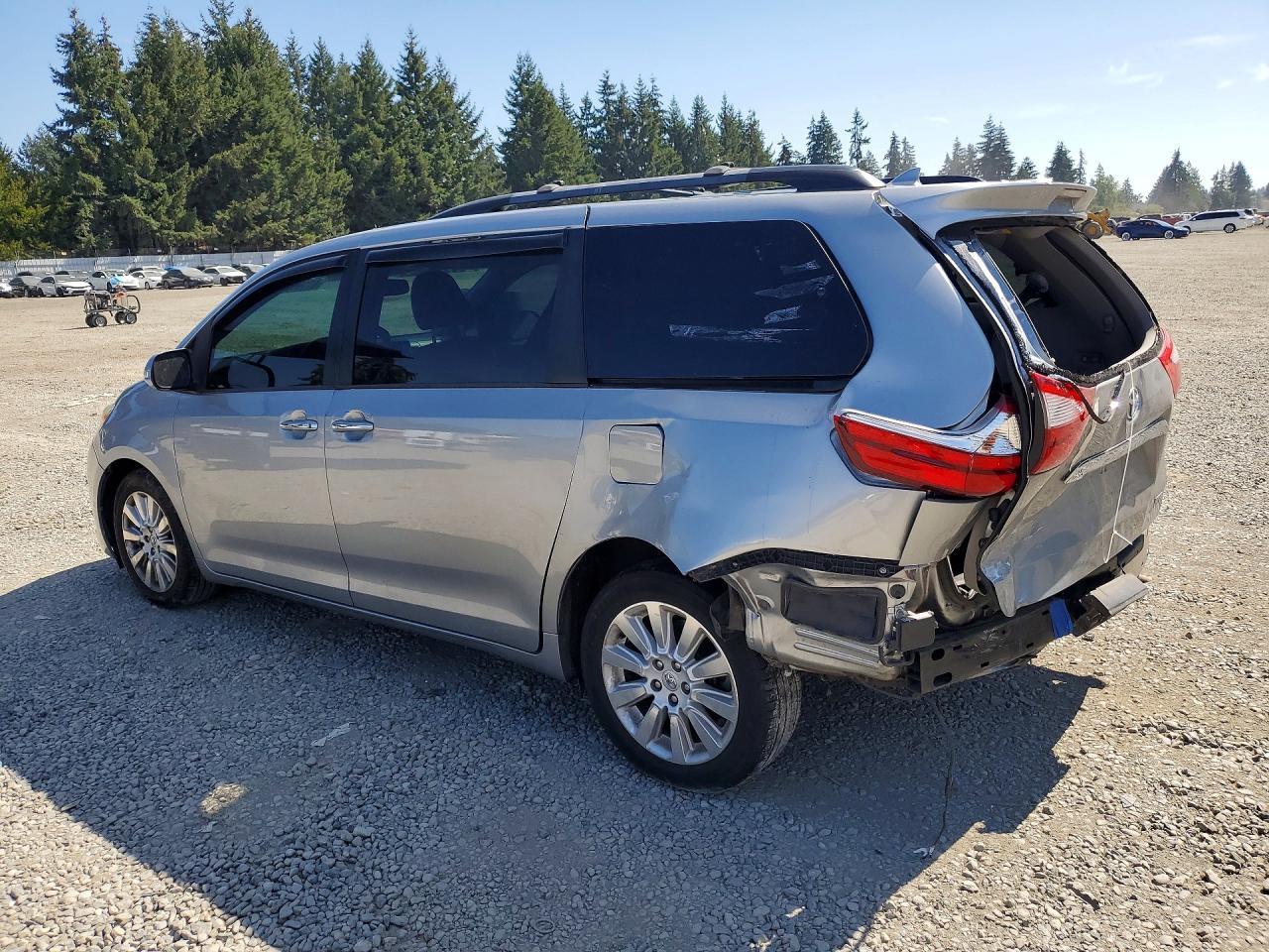 2015 Toyota Sienna Limited Premium 7-Passenger - Фото 2