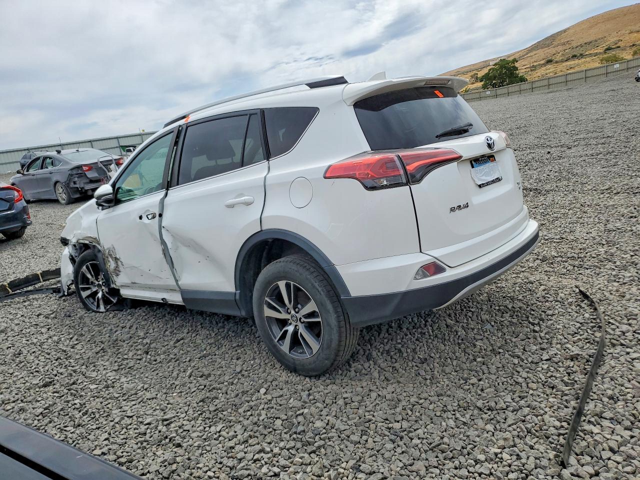 2016 Toyota Rav4 Xle - Фото 2