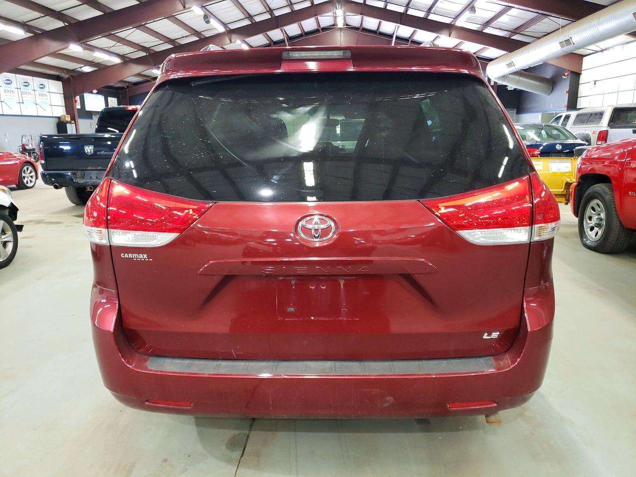 2011 Toyota Sienna Le - Image 6