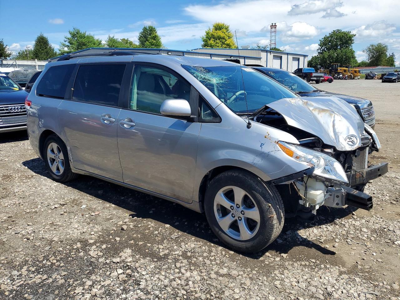 2011 Toyota Sienna Le - Image 4