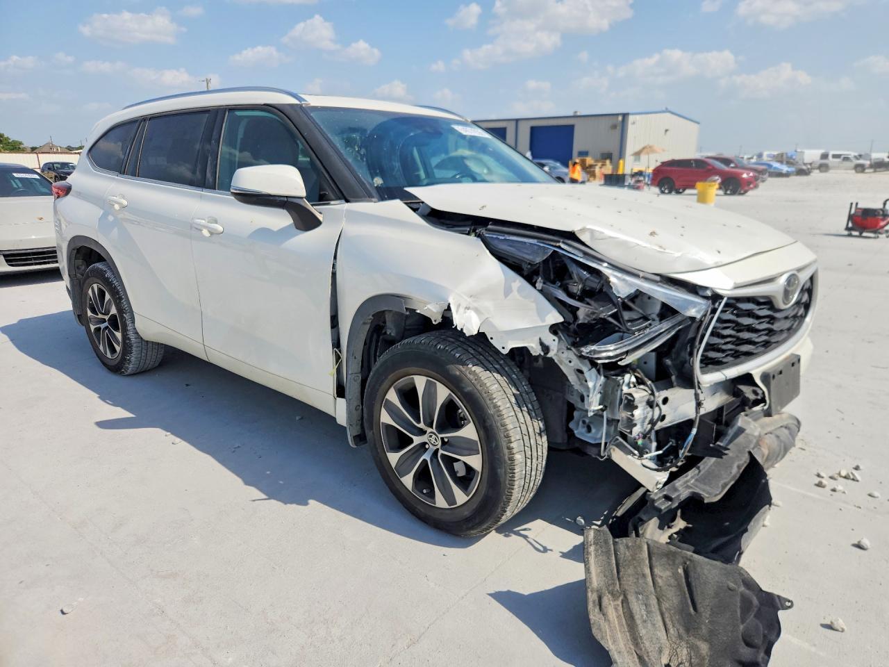 2021 Toyota Highlander Xle - Image 4