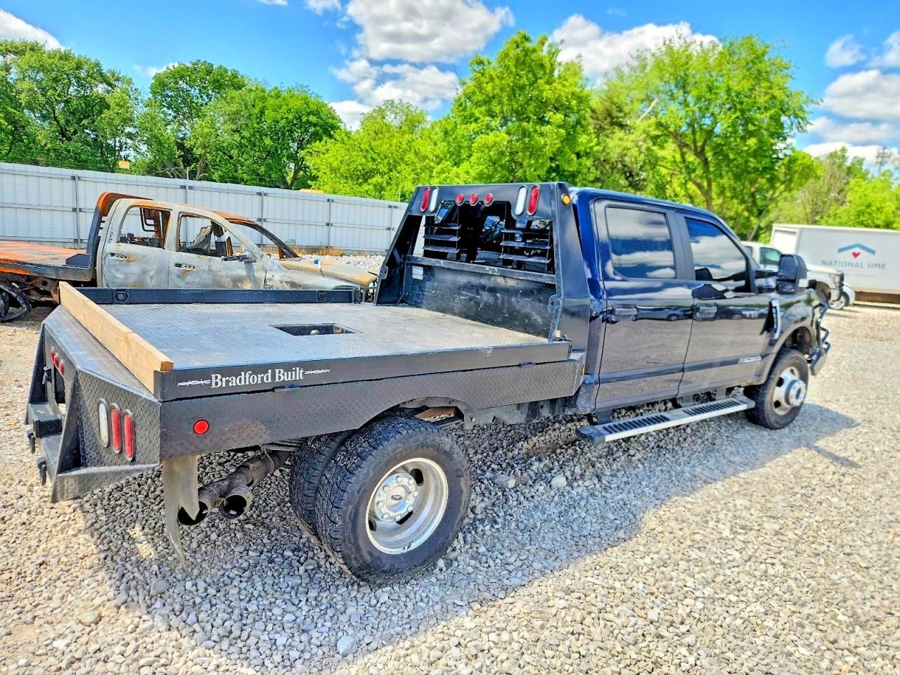 2022 Ford F350 Super Duty - Фото 3
