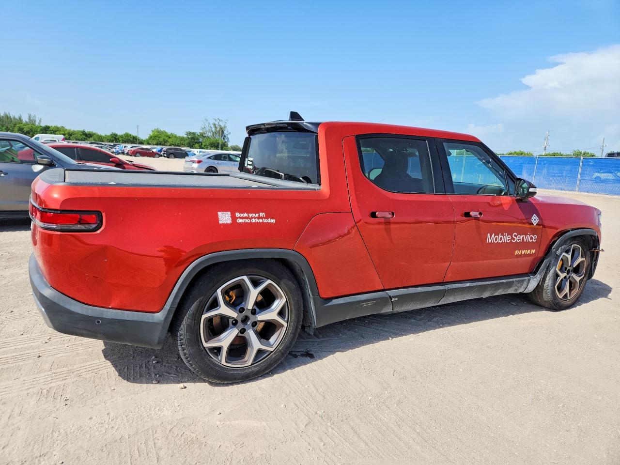 2023 Rivian R1T Adventure - Фото 3