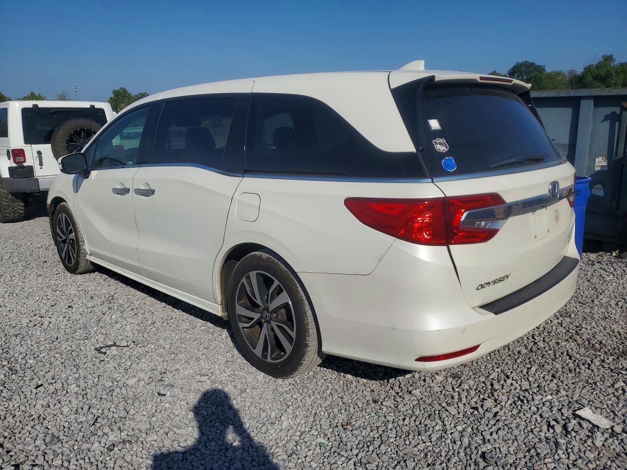 2018 Honda Odyssey Elite - Image 2
