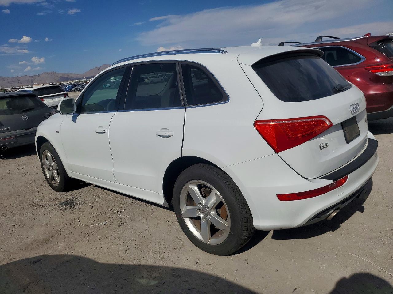 2012 Audi Q5 Premium Plus - Image 2