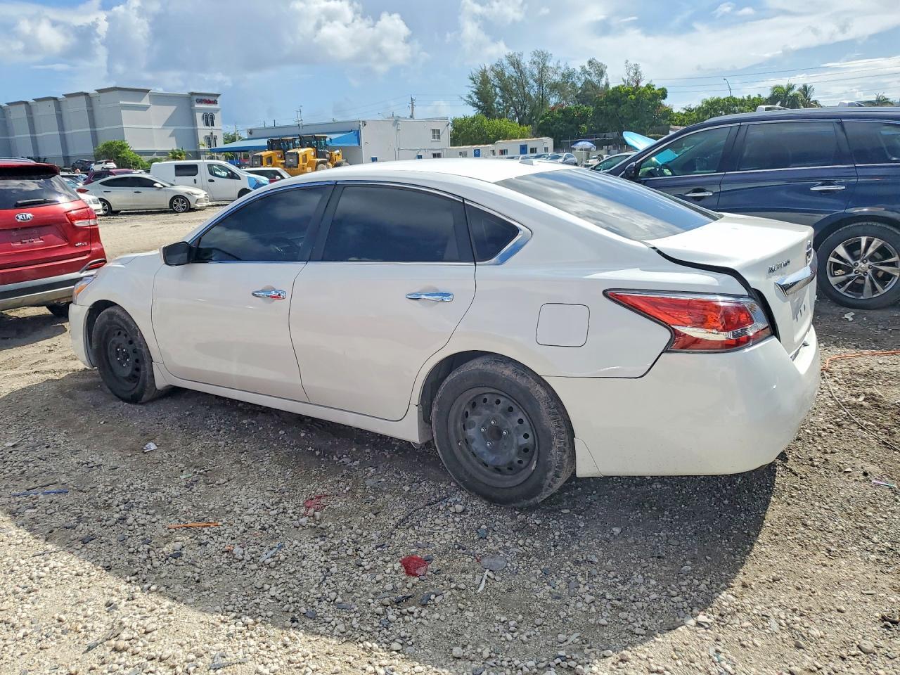 2014 Nissan Altima 2.5 S - Image 2