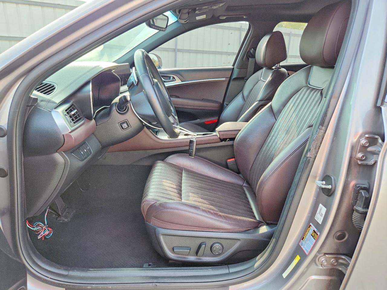2022 Genesis G70 2.0T - Фото 7