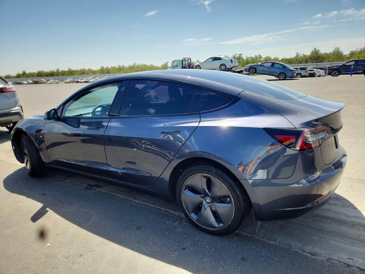 2023 Tesla Model 3 - Фото 2