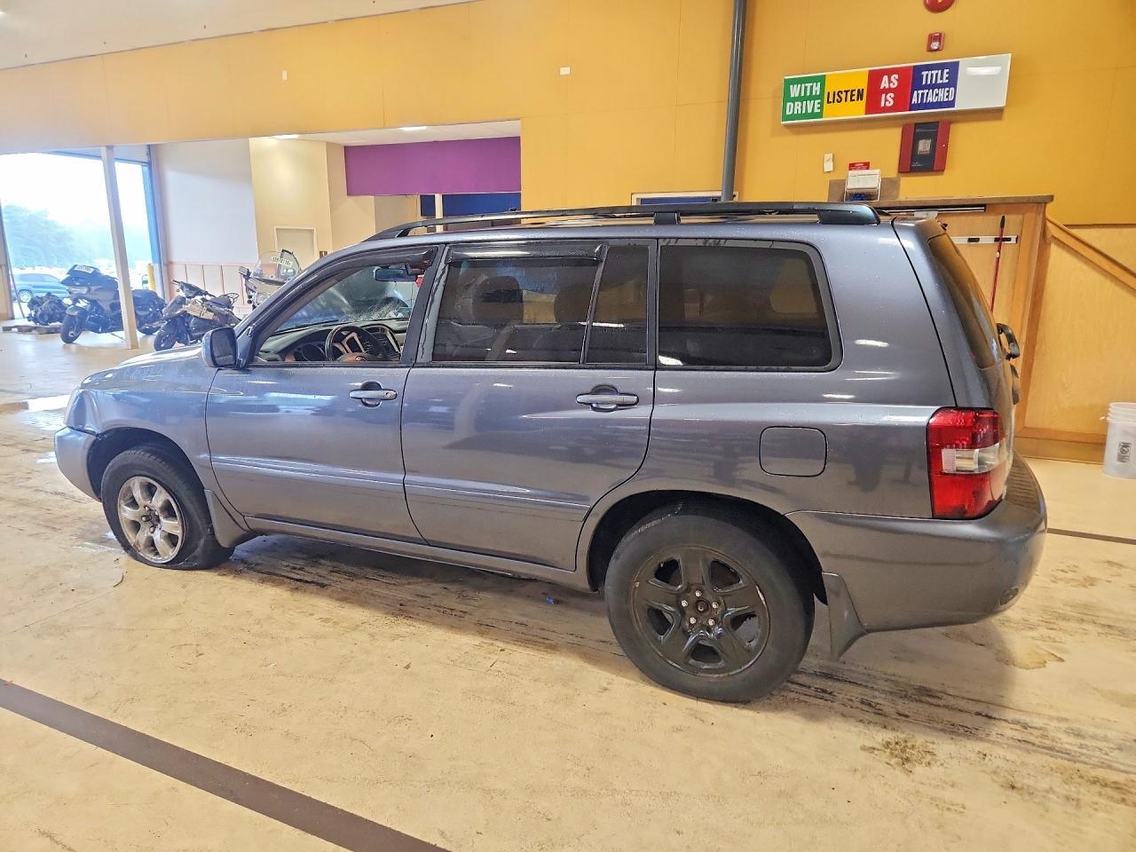 2005 Toyota Highlander Limited - Image 2