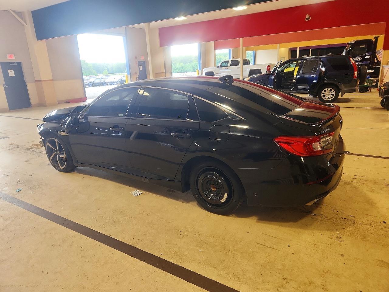 2018 Honda Accord Sport - Image 2