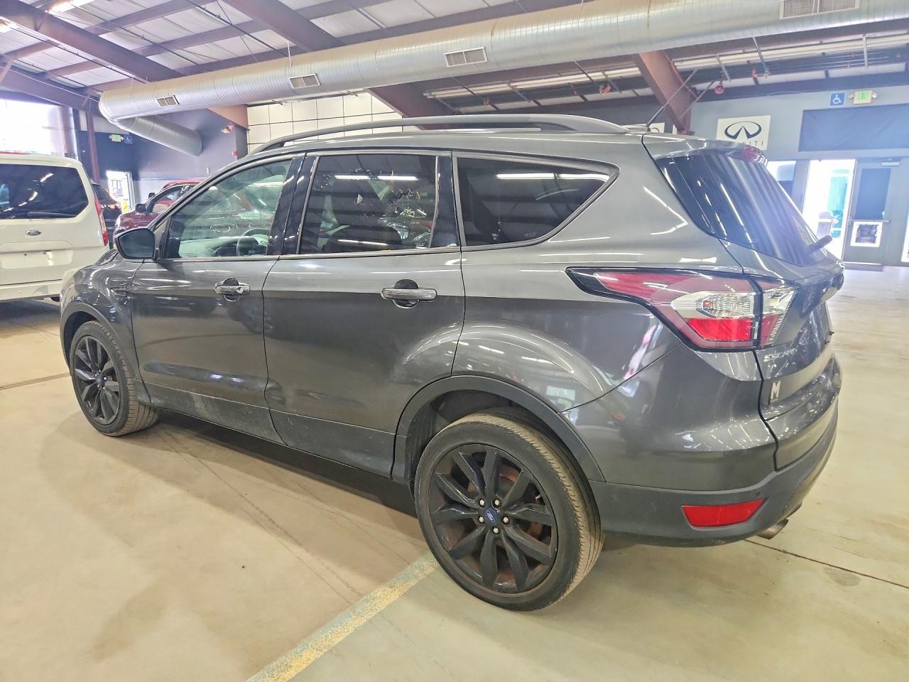 2017 Ford Escape Titanium - Фото 2