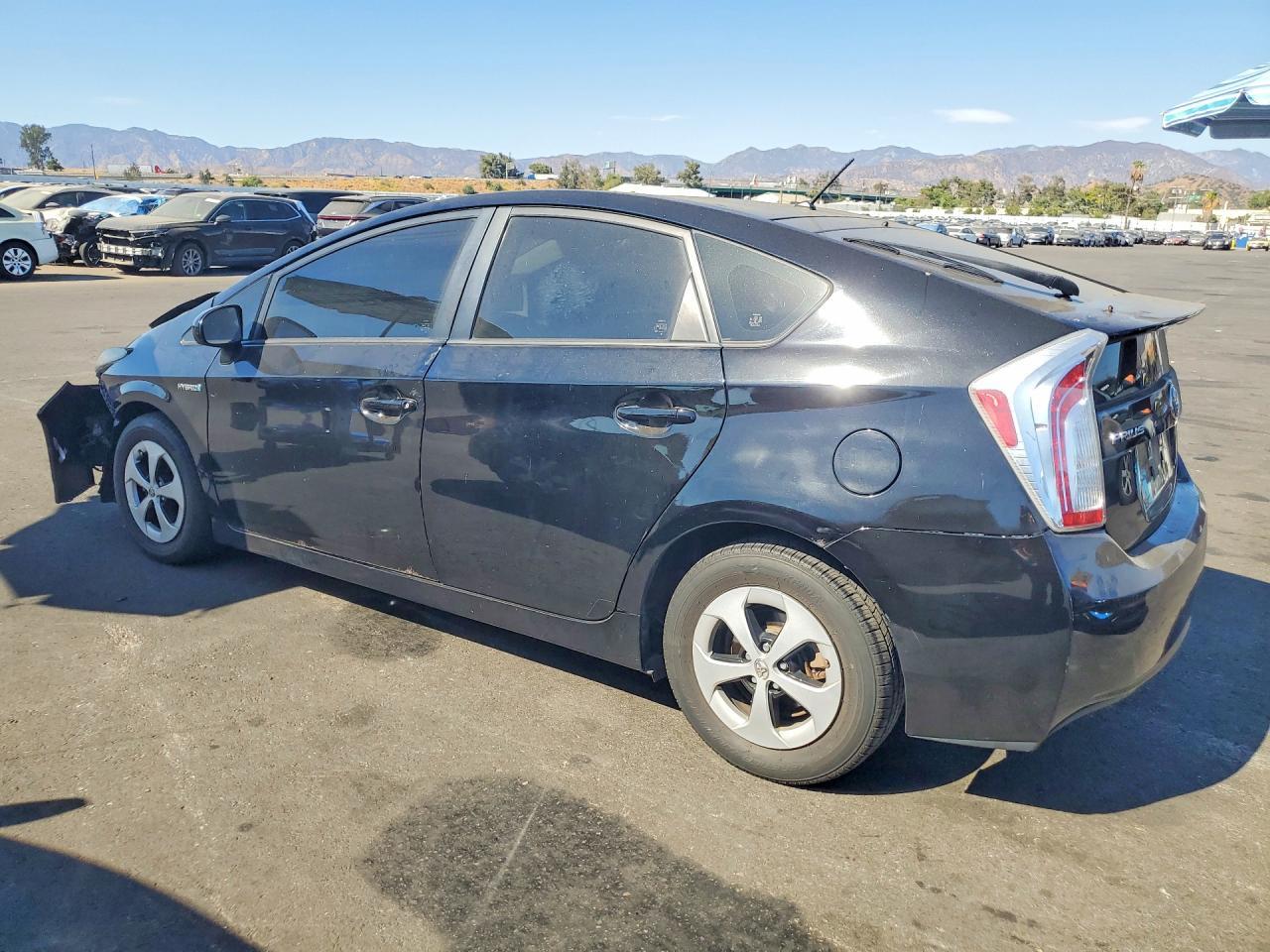 2014 Toyota Prius Two - Фото 2