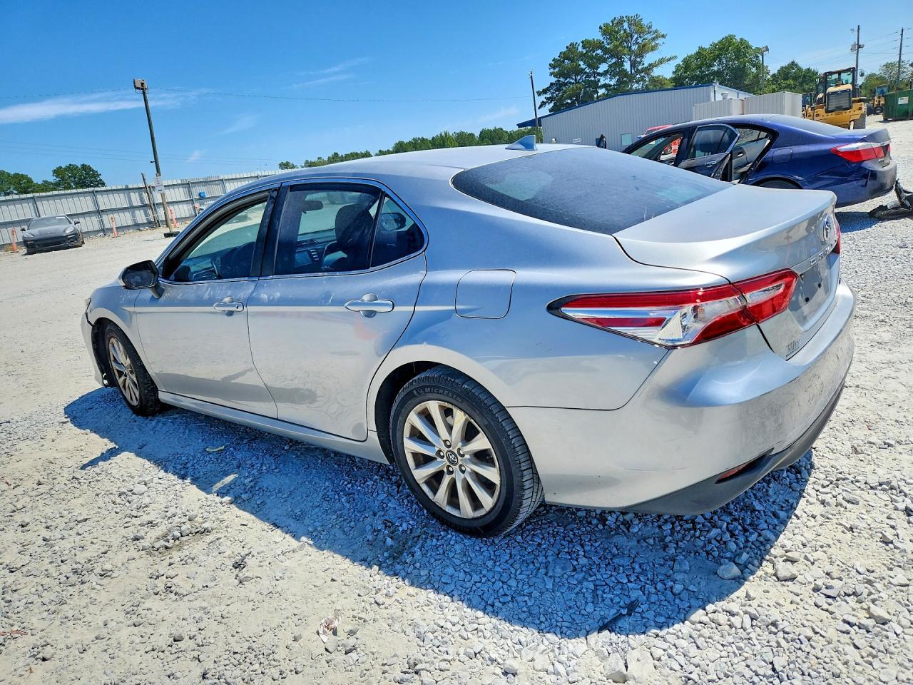 2019 Toyota Camry - Фото 2