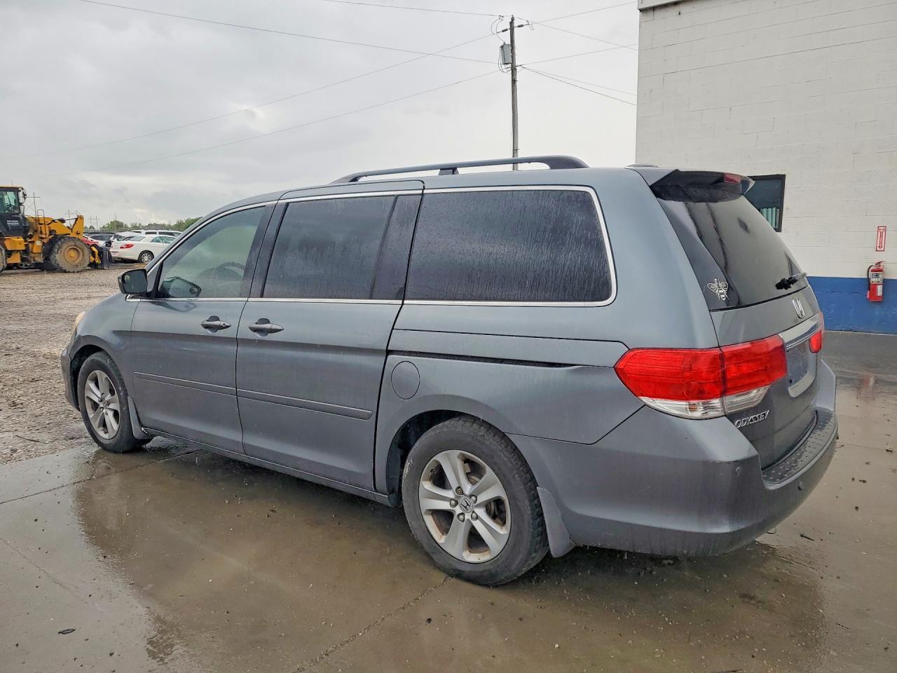 2010 Honda Odyssey Touring - Фото 2